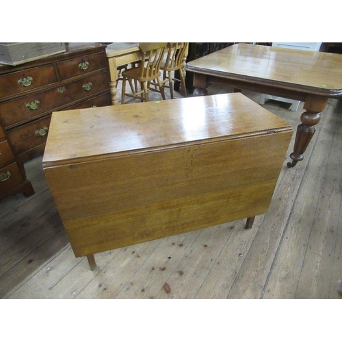 99 - A 19th century oak gate leg table 43ins, height 28ins