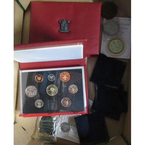 301 - A collection of coins, to include a Queen Mother Centenary coin, Bicentenary Battle of Jersey, Queen... 