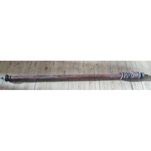 20 - A mahogany curtain pole, length 77ins