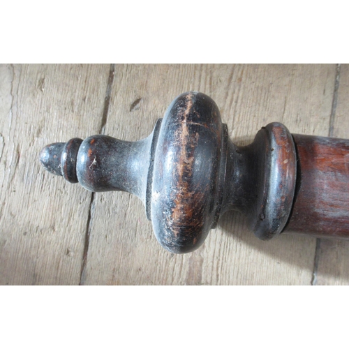 20 - A mahogany curtain pole, length 77ins