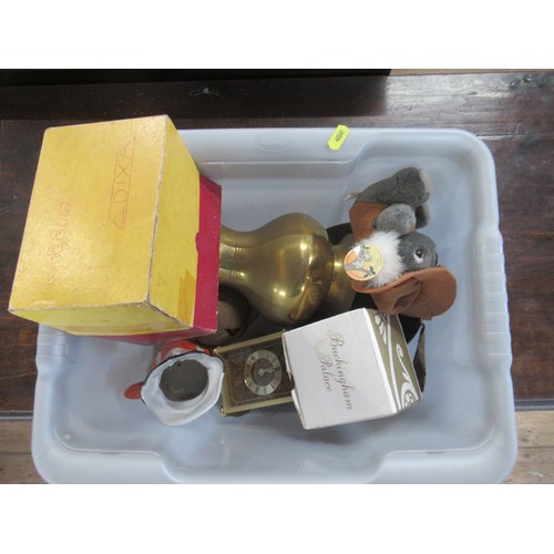 524 - A collection of linen, blankets etc, together with a box of assorted items