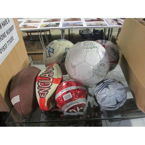 335 - Qty footballs