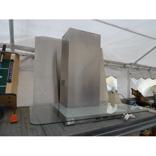 15 - Stainless Steel & Glass Cooker Extractor.