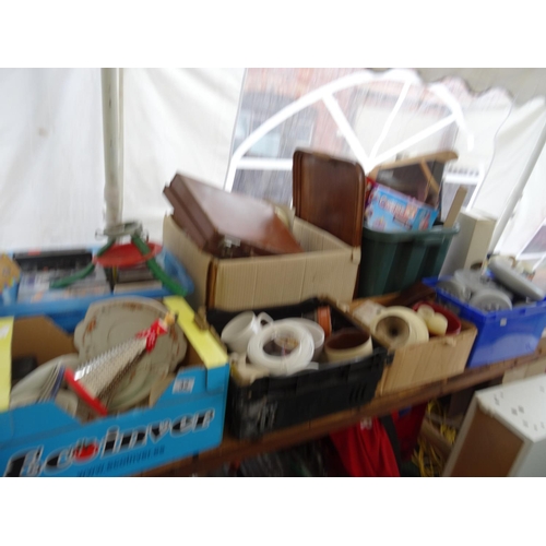 32 - Qty bric-a-brac
