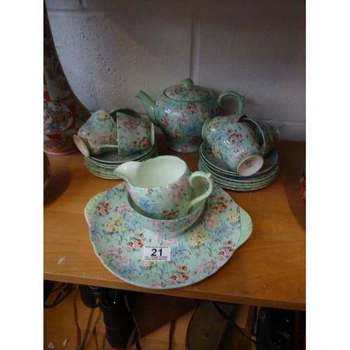 21 - Shelly tea set