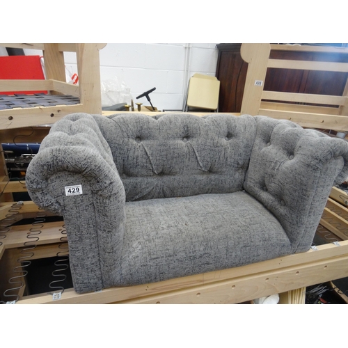 429 - Chesterfield Dog Bed