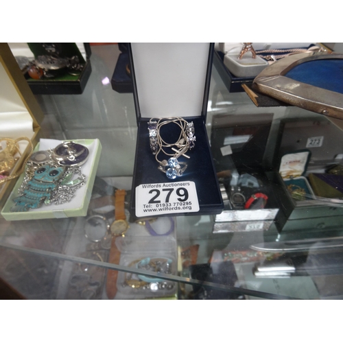 279 - Silver necklaces, rings etc