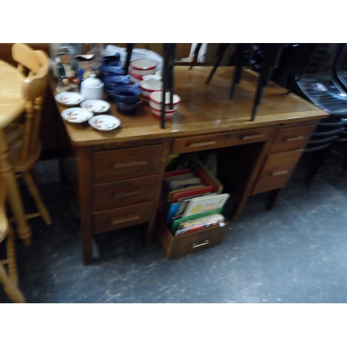 37 - Oak kneehole desk