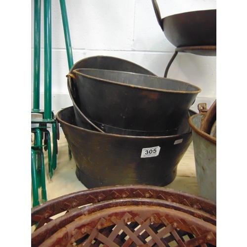 305 - (H 216) Small hanging pot...