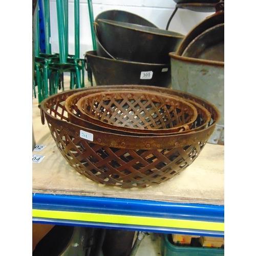 306 - (H 201) 3 Latticed bowls...