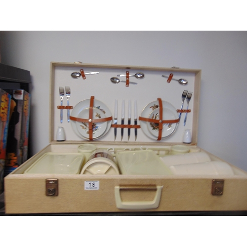 18 - Large picnic set