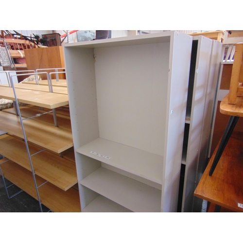 182 - Bookshelves