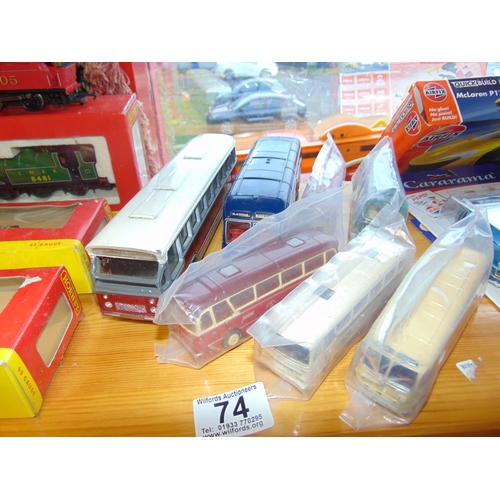 74 - Model buses