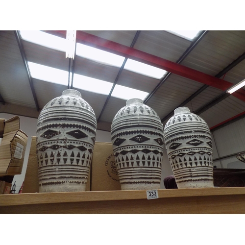 333 - 3 Decorative vases