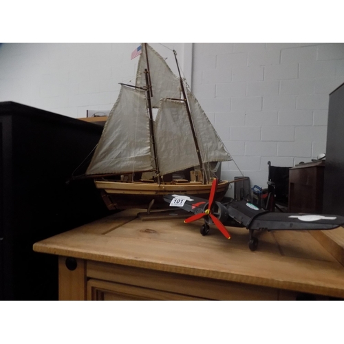 101 - Model ship & plane