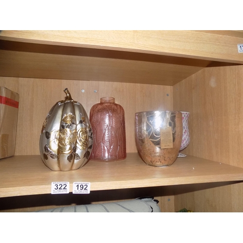 192 - 4 Decorative vases.