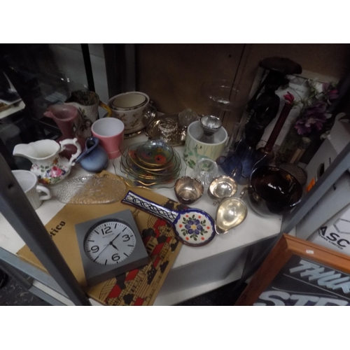 20 - Shelf bric-a-brac