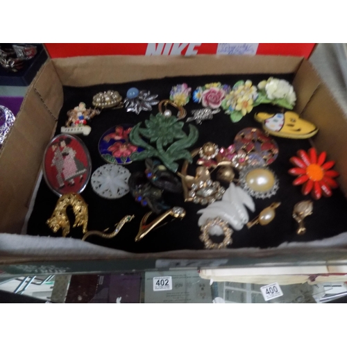 372 - qty broaches