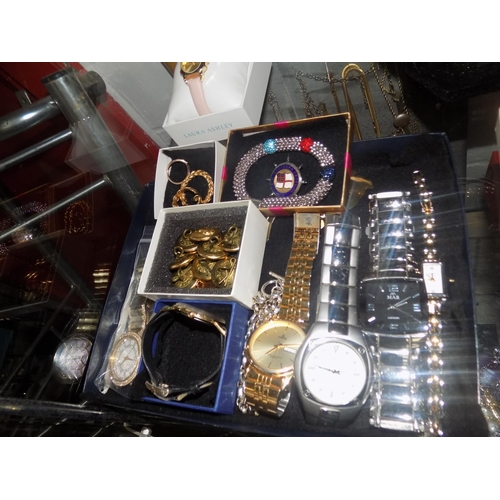 380 - assorted watches buttons etc