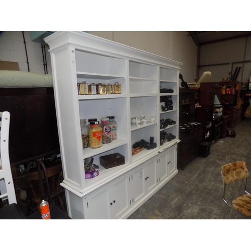 60 - Large wall unit