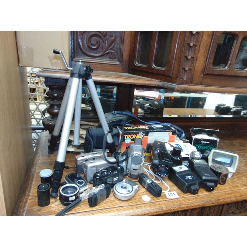 181 - Vintage & other cameras