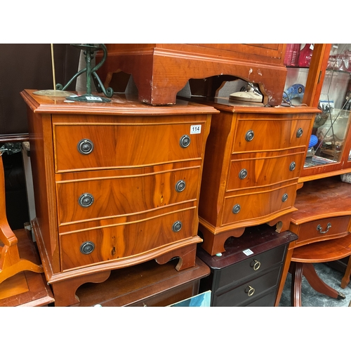 114 - Pair repro bedside chests