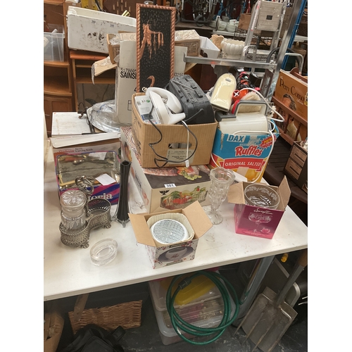 301 - Qty bric-a-brac