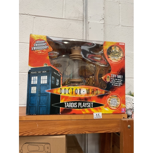 17 - Dr Who tardis playset.