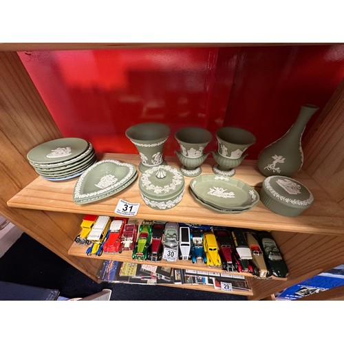 31 - Shelf Wedgwood Jasperware