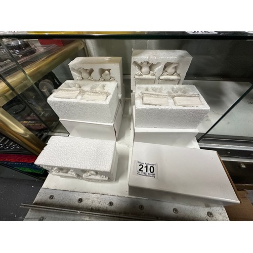 210 - H(97) 10 Porcelain trinket boxes