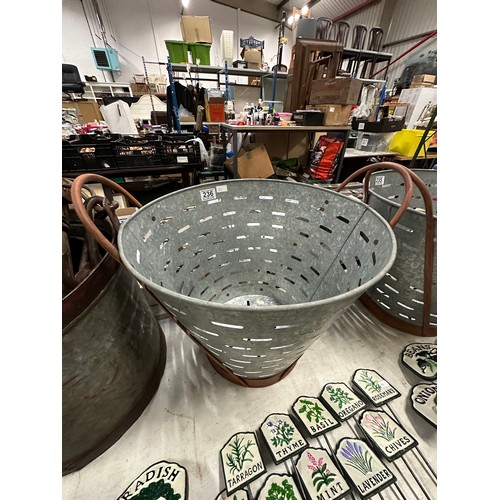 236 - H(22) Olive/oyster bucket