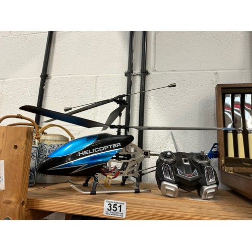 351 - RC helicopter