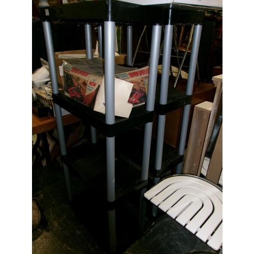 311 - 2 Plastic racks