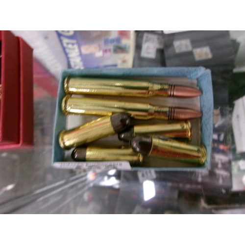 423 - H(68) Bullet pen knives..