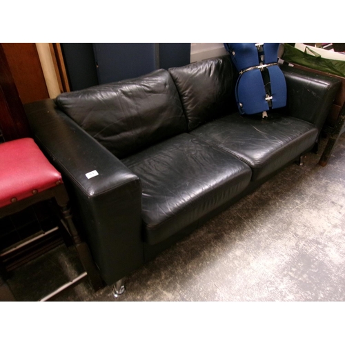 81 - Leather sofa..