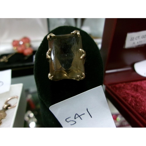 541 - 9ct & Smokey Quartz Ring 8g