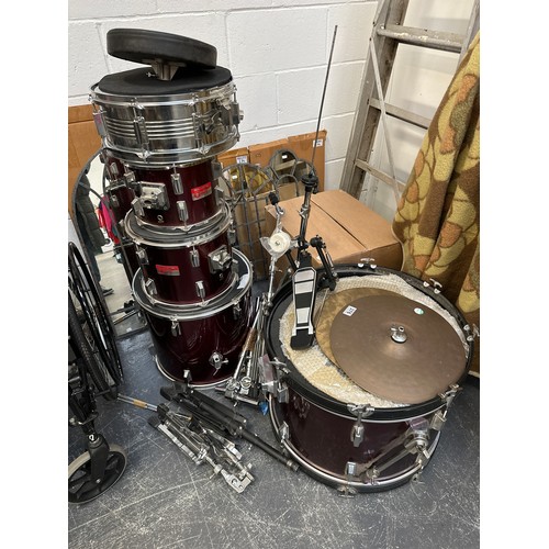 376 - Drum set