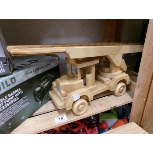 19 - Wooden fire engine