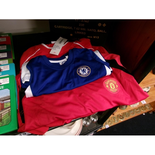 19 - Kids Football Tops