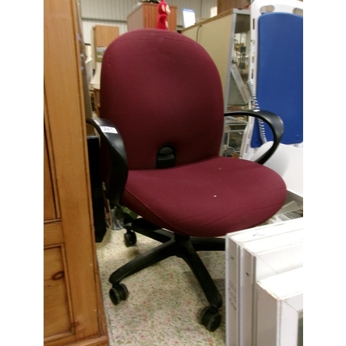 93 - Computer chair.