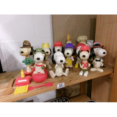 31 - Assorted snoopy figures