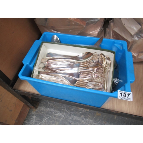 187 - Box Cutlery