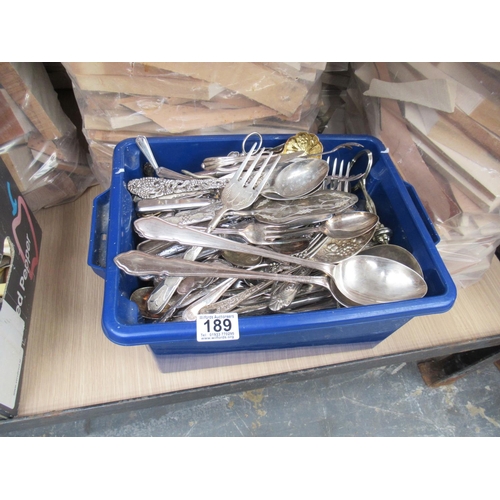 189 - Box Cutlery