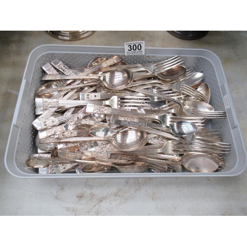 300 - Qty Cutlery