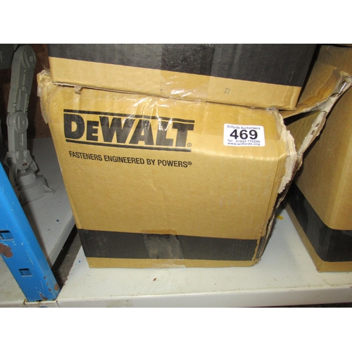 469 - LQ Dewalt Screws