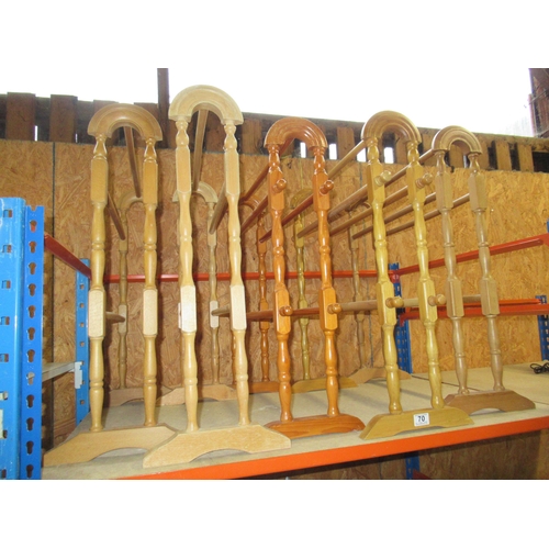 70 - 5 Wooden Towel Rails