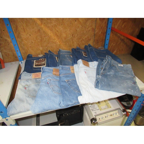 71 - Levi's & Other Jeans