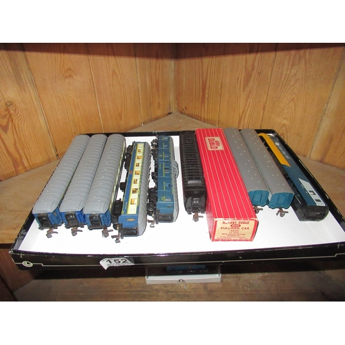 152 - Hornby & Other Train Carriages