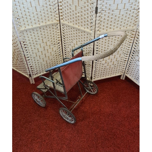 59 - Vintage Cumfifolda pushchair in original condition