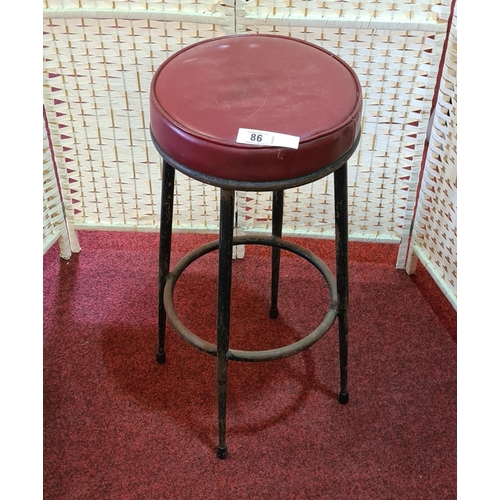 86 - Metal vintage bar stool with red seat. 34x72 cm